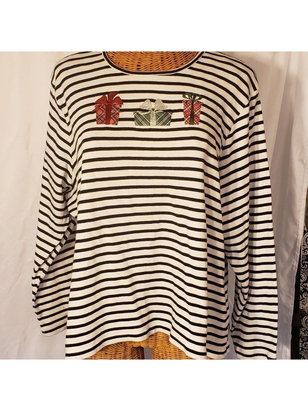 Ladies NORTH STYLE Striped Holiday Sweater in White & Navy - 1X